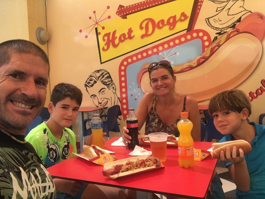 Hollywood Hot Dogs