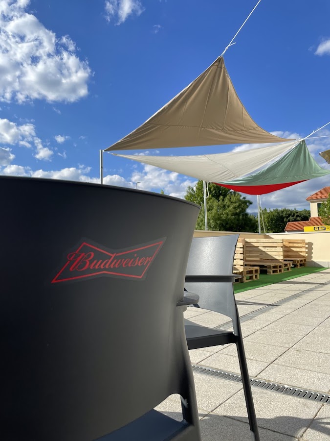 La Oficina pub&lounge